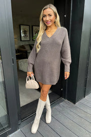 https://cdn.shopify.com/s/files/1/0252/4581/0739/files/AXParisMinkV-NeckKnittedJumperDress1_0f425dd9-bf77-4a16-aad4-966d661401bf.webp?v=1726219751