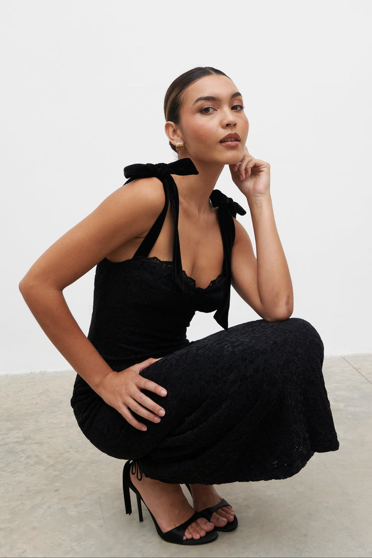 black lace high neck fishtail midaxi dress PrettyLittleThing Women's Size 0 Black Lace High Neck Fishtail Midaxi Dress NWT