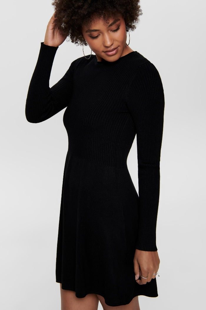 ONLY LONG SLEEVE O-NECK DRESS IN BLACK